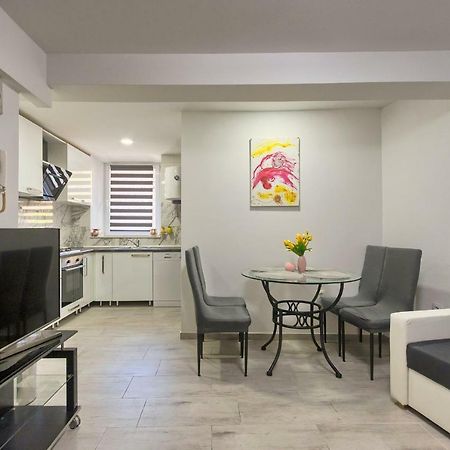 PUY Old Town Apartments In City Center מראה חיצוני תמונה