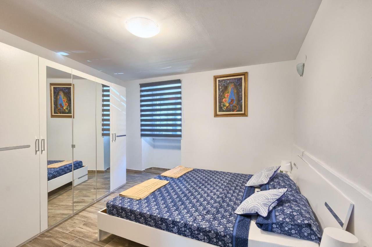 PUY Old Town Apartments In City Center מראה חיצוני תמונה
