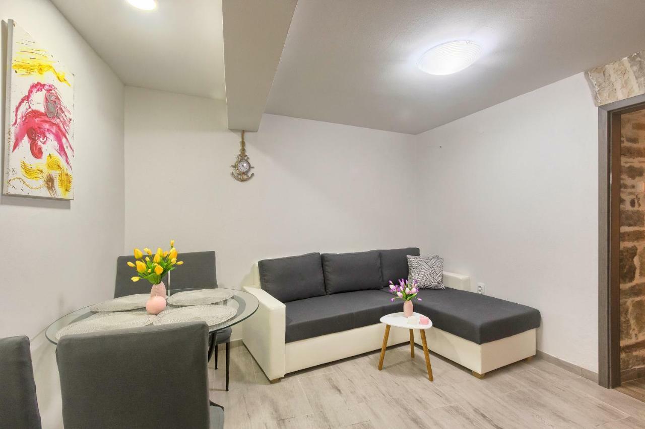 PUY Old Town Apartments In City Center מראה חיצוני תמונה