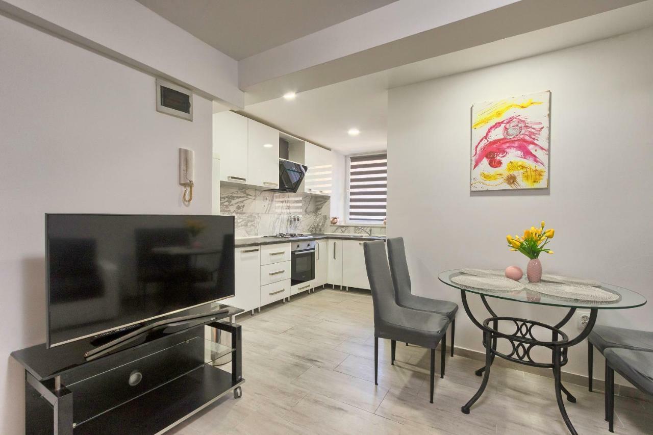 PUY Old Town Apartments In City Center מראה חיצוני תמונה