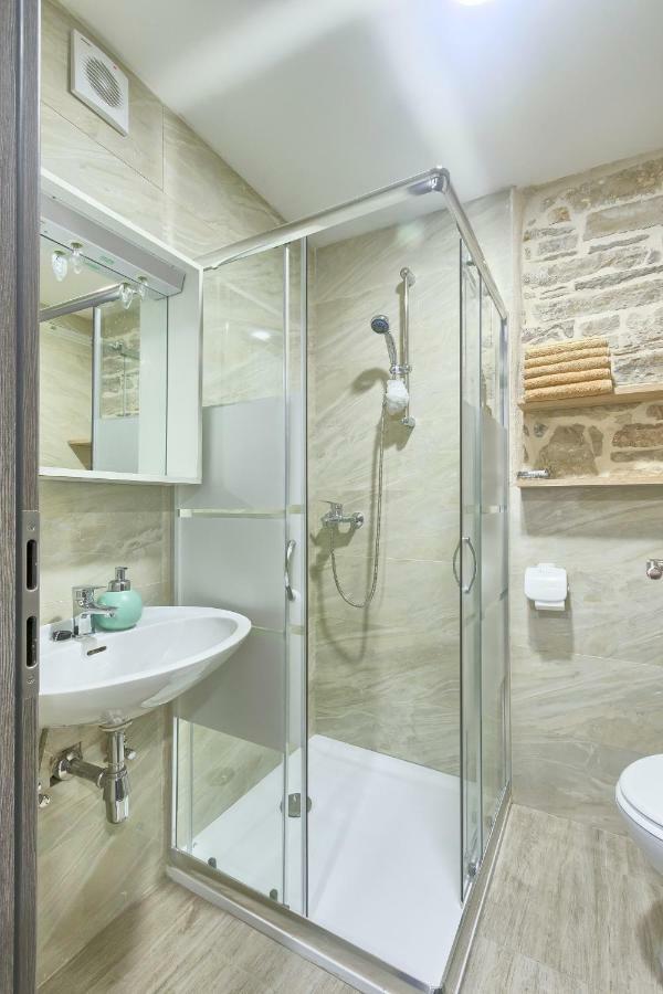 PUY Old Town Apartments In City Center מראה חיצוני תמונה